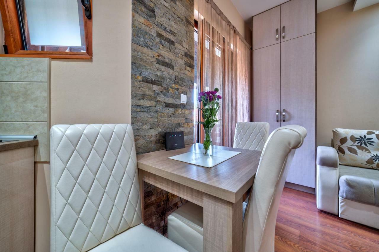Aura Apartment *